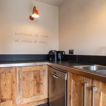 Six-deniers Apartmán