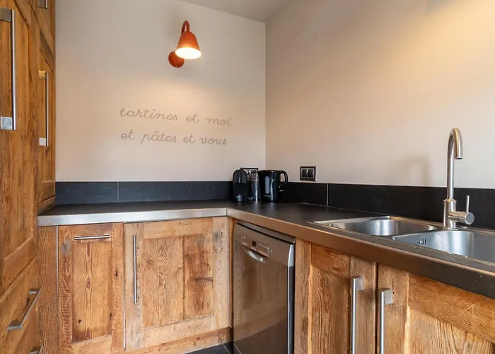 Six-deniers Apartman